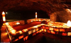 article-2312547-1969B7B5000005DC-16_964x594